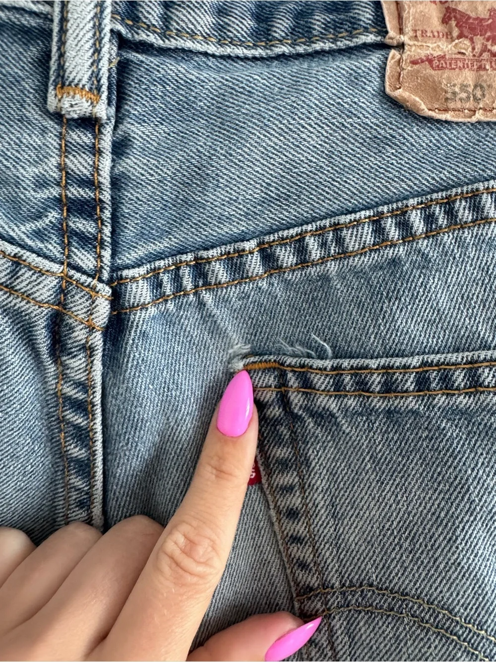 Vintage men’s Levi 550 jeans size 32